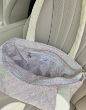 Load image into Gallery viewer, Floral Day in the Park Quilted Handmade Tote Zipper Bag