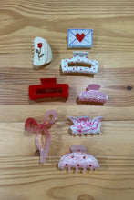 Load image into Gallery viewer, Pinks and Reds Claw Clips
