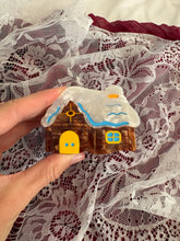 Load image into Gallery viewer, Winter Cabin Claw Clip
